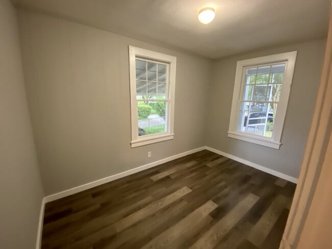 Foto del edificio - 2310 Aintree Avenue