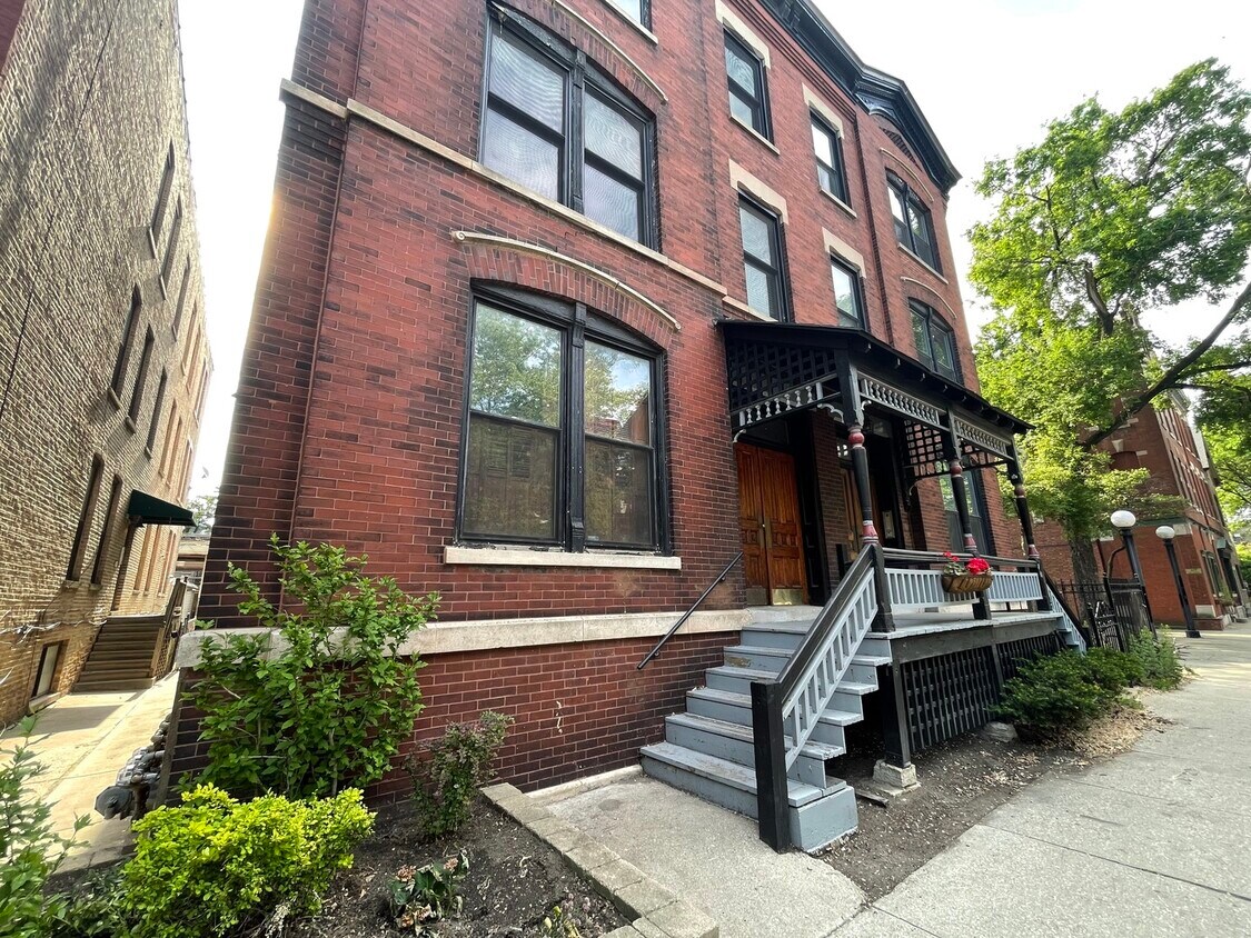Primary Photo - 1903 N Sheffield Ave