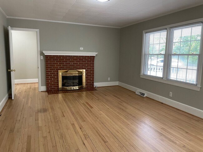 Foto del edificio - 3 BED, 2 BATH BRICK HOME LOCATED IN FRANKL...