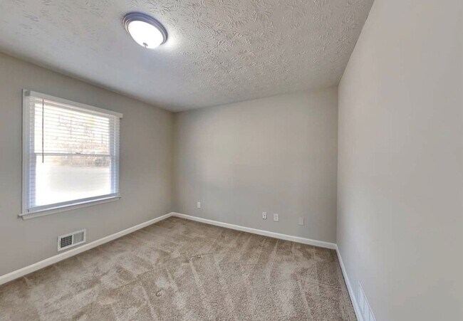 Foto del edificio - 301 E Country Woods Dr