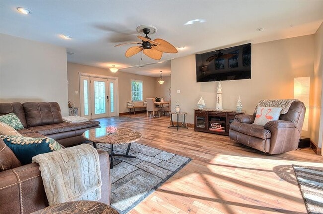 Building Photo - 3960 Breezemont Dr