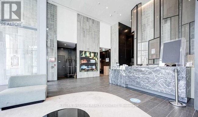 Building Photo - 27-727 Bathurst St