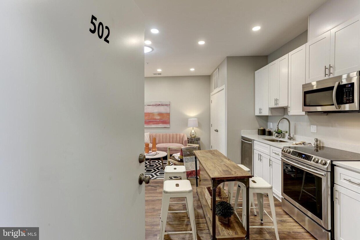 Foto principal - 3110 Georgia Ave NW