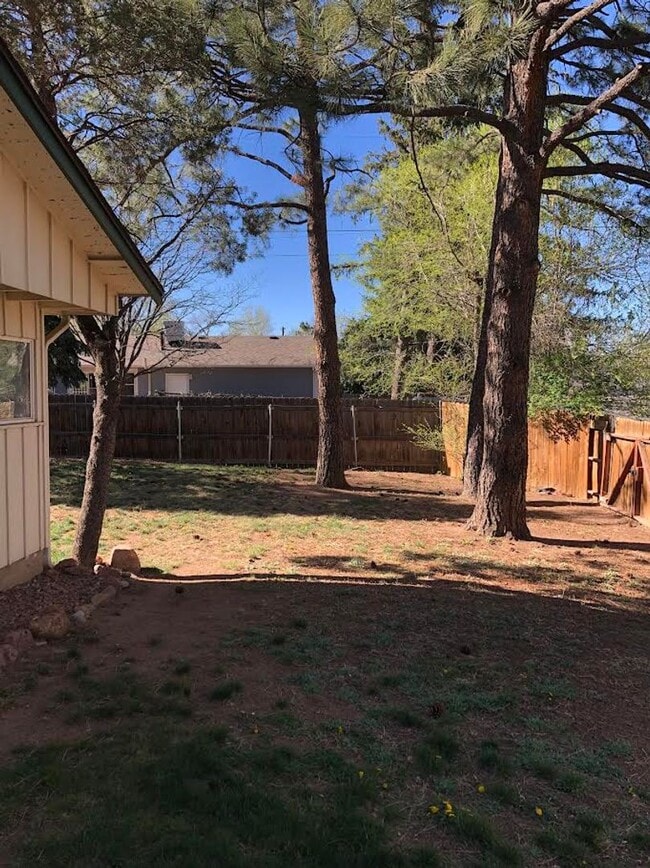 Foto del edificio - Charming 4 Bd, 2 Ba, Ranch Home in D-12 School District, close to Downtown, Trails and Ft. Carson