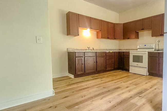 Kitchen - 415 Avenue E