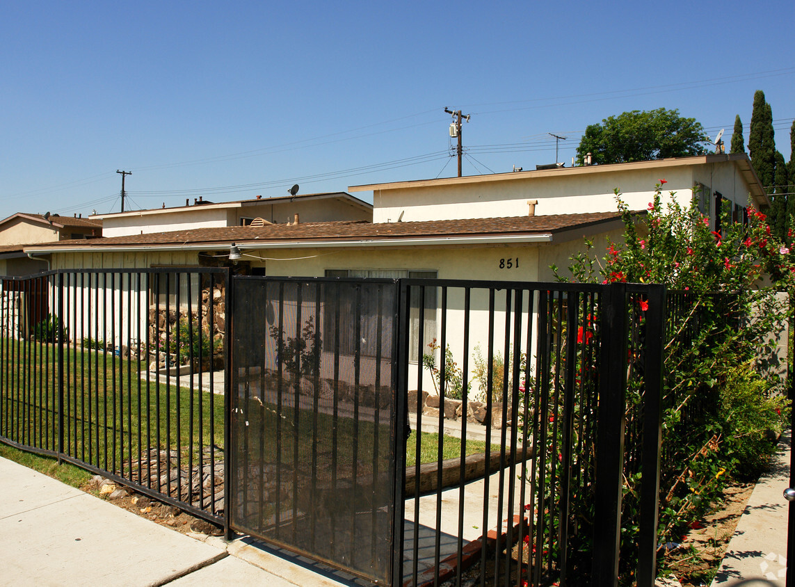 Primary Photo - 851 N Vineyard Ave