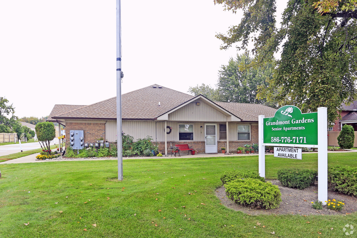 Foto del edificio - Grandmont Gardens Senior Apartments