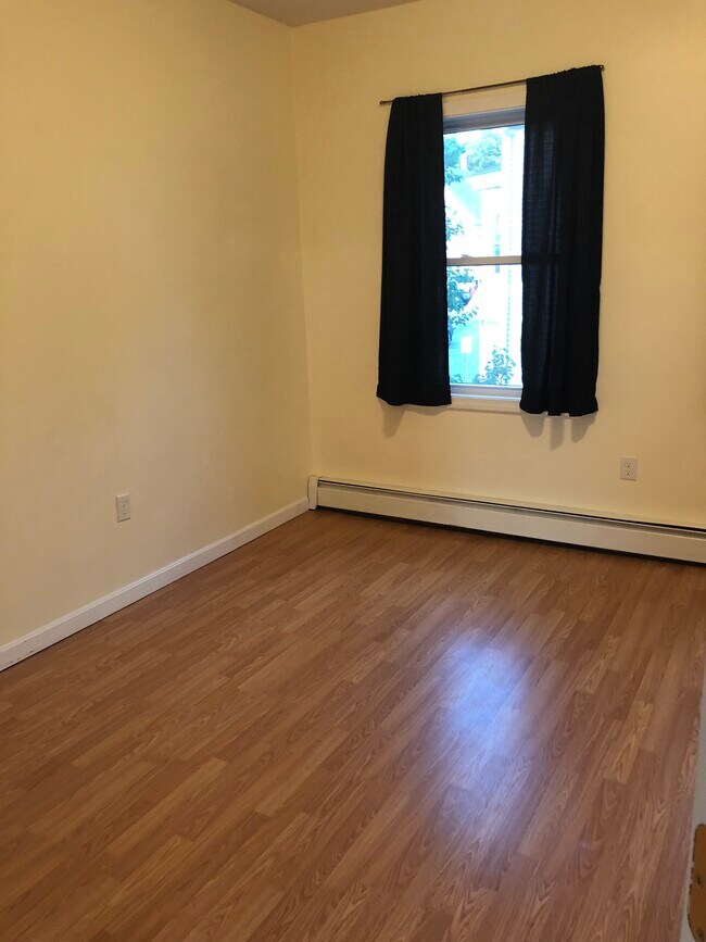 Building Photo - 42 Pond St