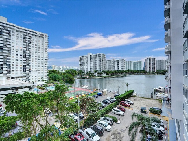 Building Photo - 18061 Biscayne Blvd