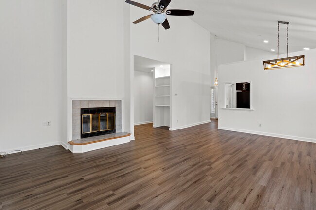 Foto del edificio - 6237 Creola Rd