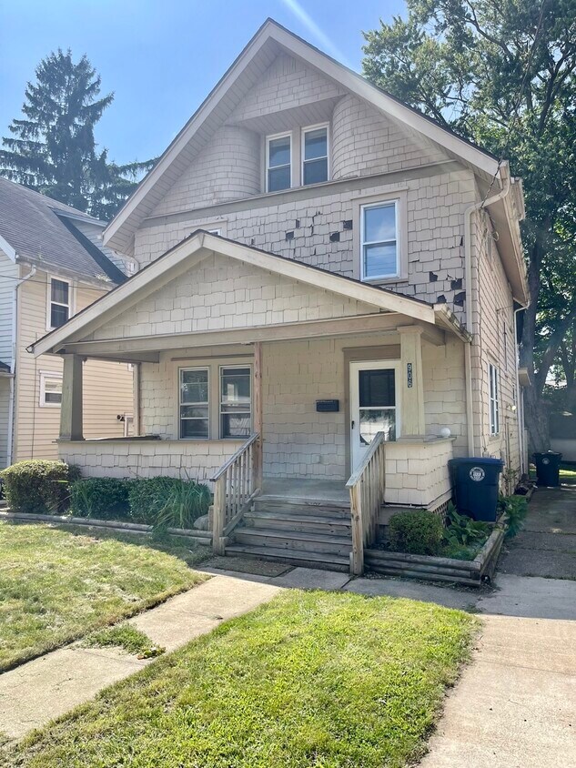 Primary Photo - 906 Dayton St