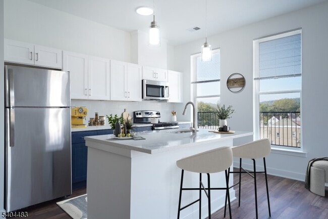 Building Photo - 18 W Main St