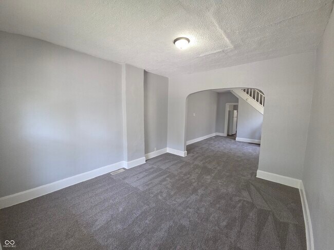 Building Photo - 516 W 28th St