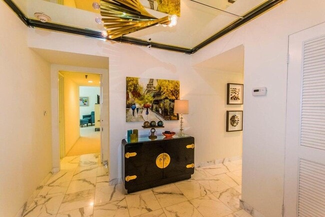 Foto del edificio - 115 Lakeshore Dr