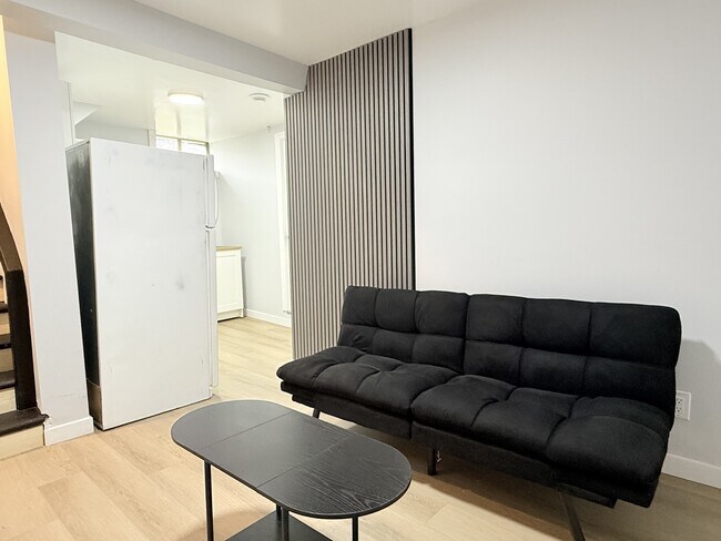 Photo du bâtiment - 1227 Henry Ford Centre Dr