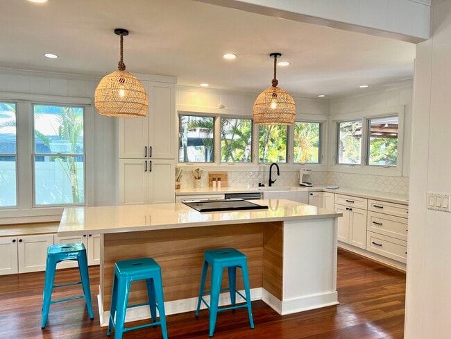 Building Photo - 156 N Kalaheo Ave