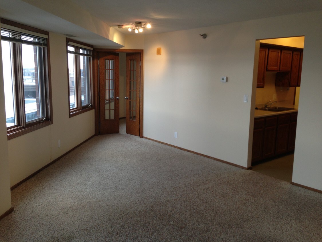 300 Walnut St Unit 510, Des Moines, IA 50309 Condo for Rent in Des