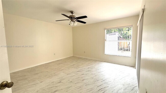 Foto del edificio - 18642 NW 54th Pl