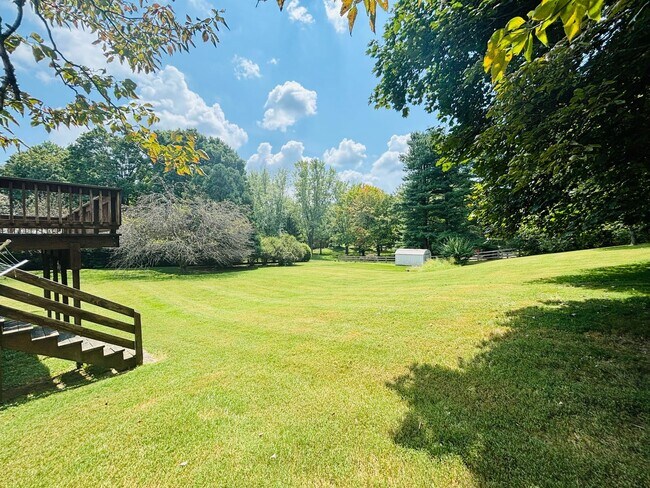 Foto del edificio - 401 Apperson Dr