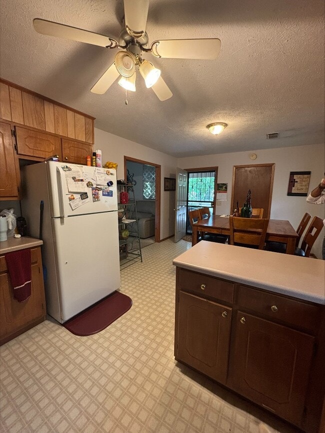 Building Photo - 131 Center St