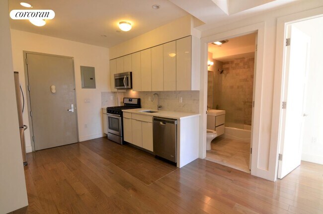Foto del edificio - 399 E 8th St