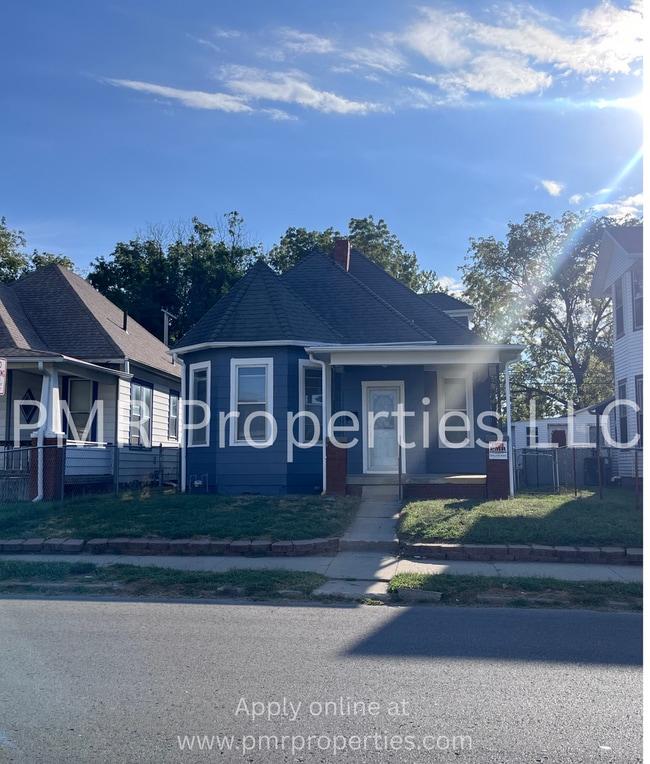 Building Photo - 3 Bedroom / 1 Bathroom House