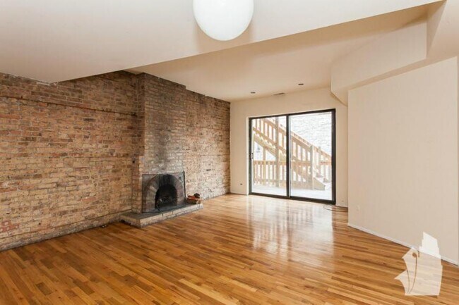 Building Photo - 2 bedroom in Chicago IL 60657