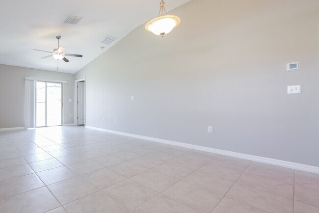 Foto del edificio - 6983 KIng Creek Dr