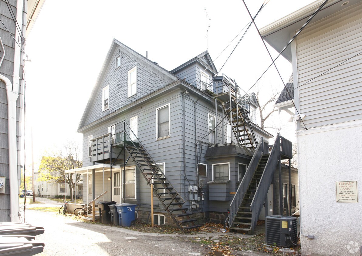 Building Photo - 325 E Jefferson St