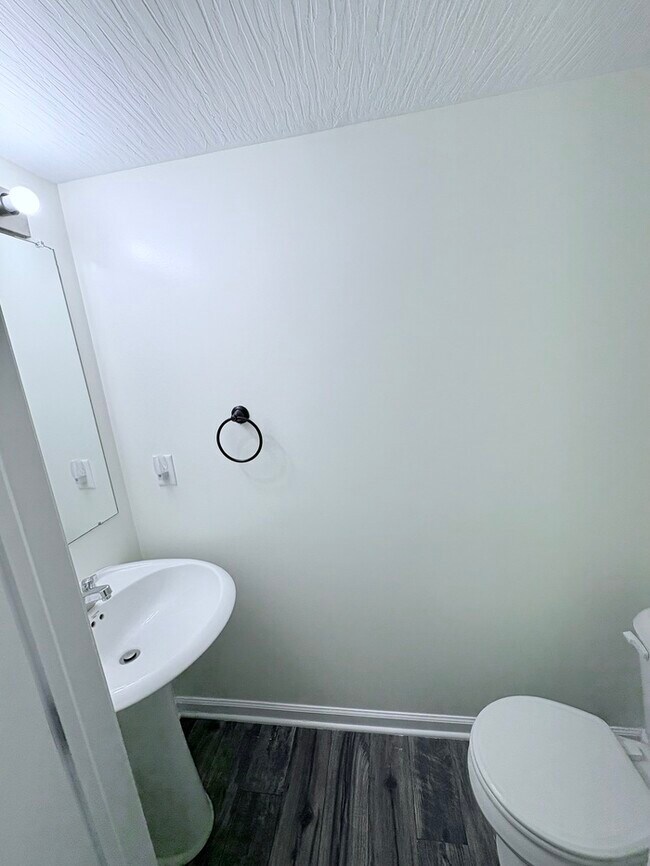 Foto del edificio - Charming 3 Bed, 2.5 bath in Blacklick!