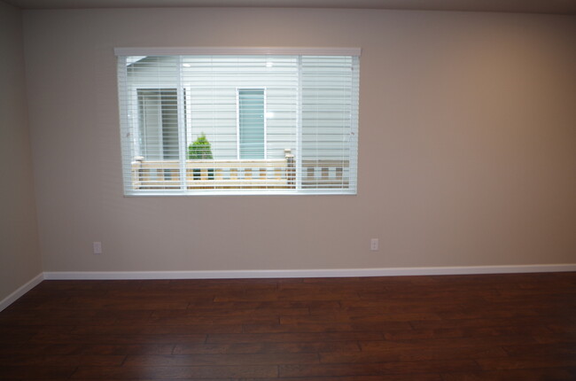 Foto del edificio - Home for Rent 3 BR, 2.5 BA,  1704 SF