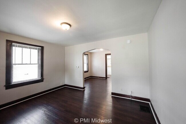 Building Photo - "Charming 1-Bedroom Duplex Retreat on East...