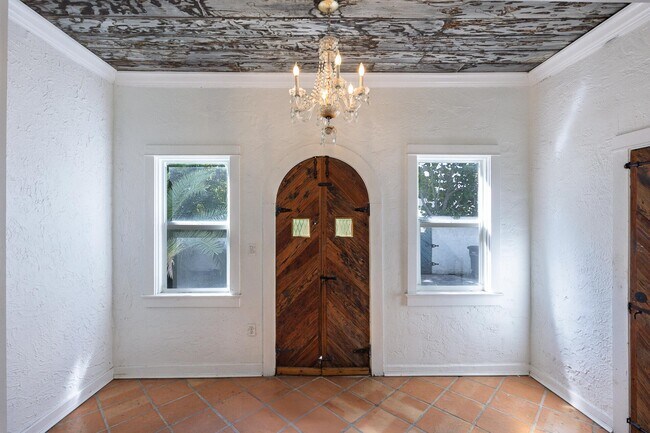 Foto del edificio - 717 Forest Hill Blvd