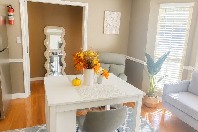 Foto del edificio - 4302 Foothills Dr