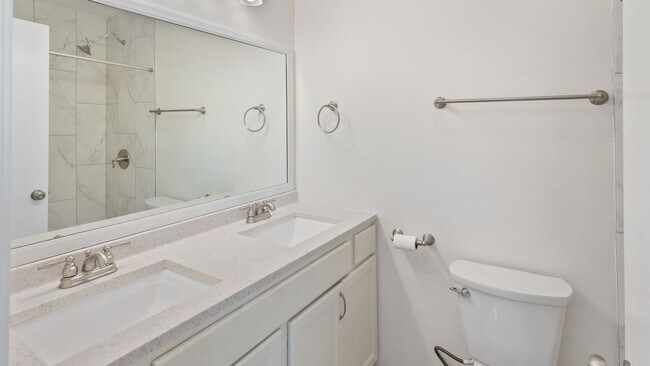 Building Photo - 2 Bedroom Condo in a Great Location!