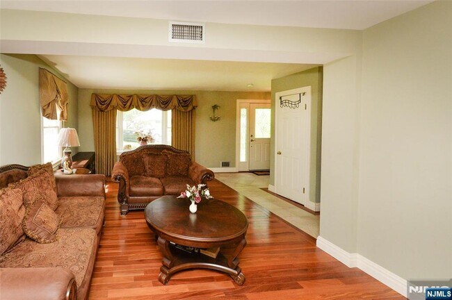 Foto del edificio - 252 Hillside Ave