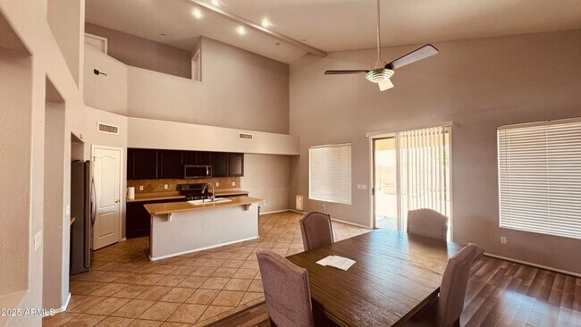 Foto del edificio - 3439 N 126th Dr