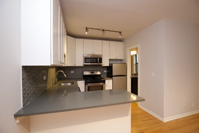 Building Photo - 2837 W Palmer