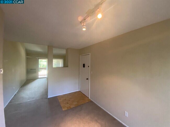 Foto del edificio - 2734 Oak Rd