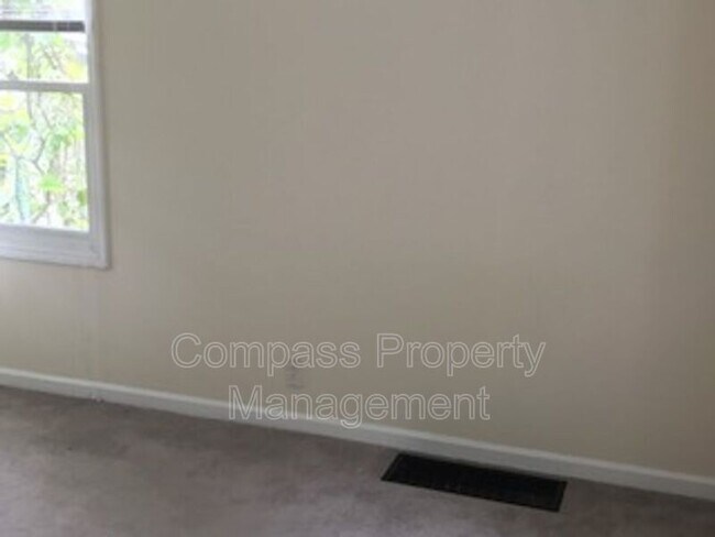 Building Photo - 301 Grandview St