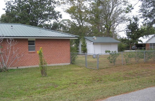 Building Photo - 1919 Stuart Ave