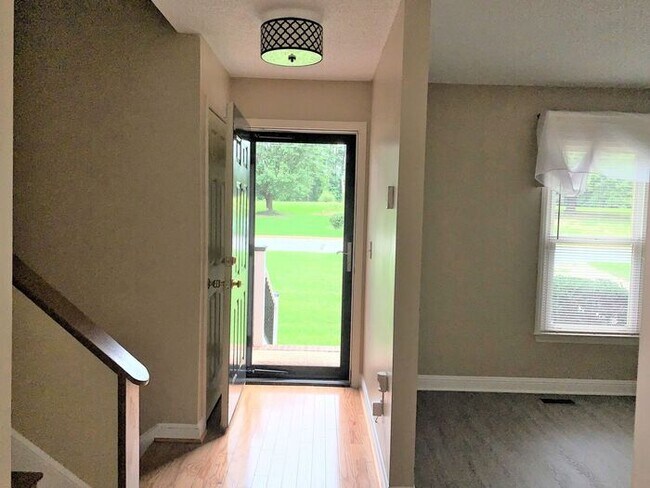 Foto del edificio - 117 W Lakefield Dr