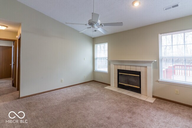 Foto del edificio - 5810 Rolling Bluff Ln
