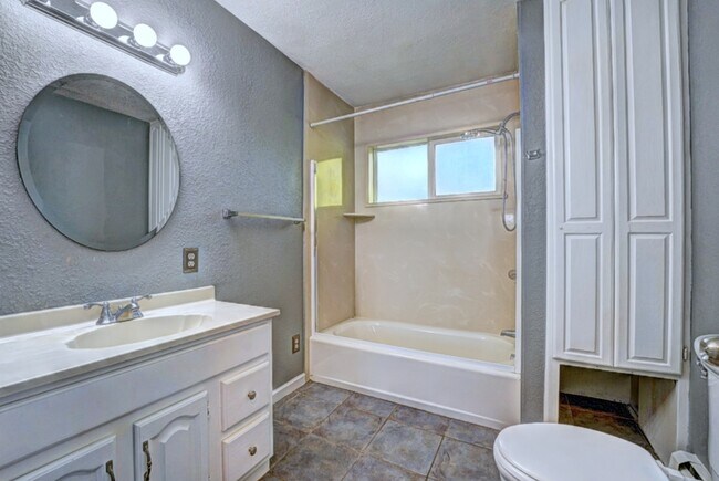 Foto del edificio - 2801 Hall Ave