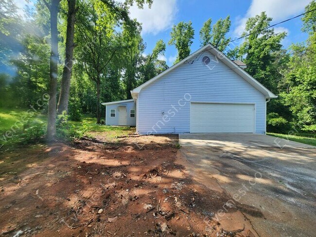 Foto del edificio - 780 Twin Pines Rd