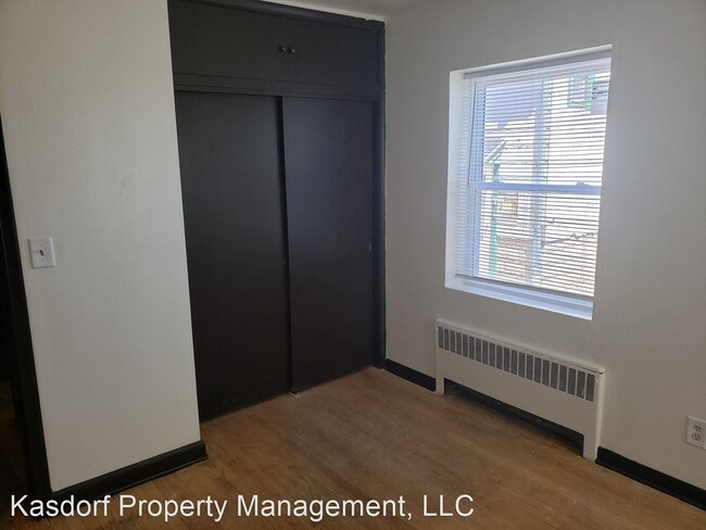 Building Photo - 4136 N Green Bay Ave