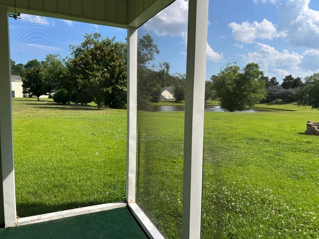 Building Photo - Now Pet Friendly! 3 Bedroom, 2 Bath Home, ...