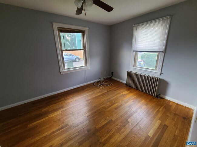 Foto del edificio - 210 W Piedmont St