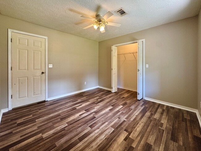 Building Photo - 2/1 Updated Rental Just North of Batesvill...