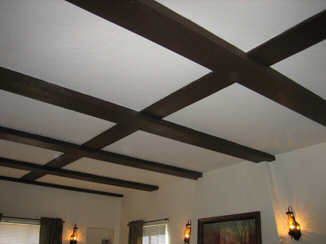 Foto del edificio - Charming 2bd/1ba Lower Unit Near Beach and Second Street!